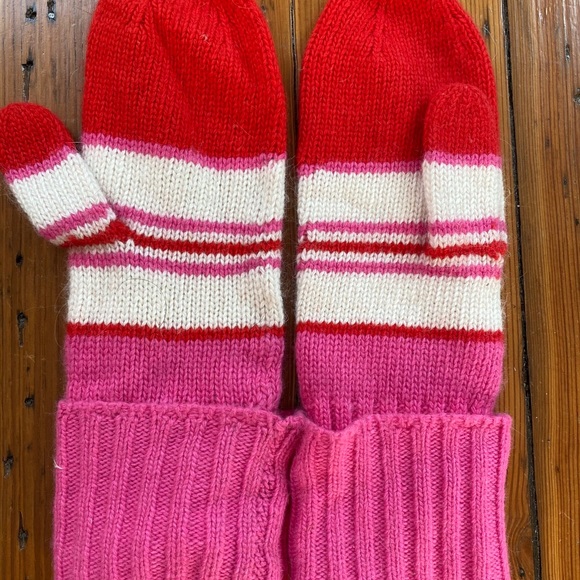 Mittens! - Picture 2 of 2